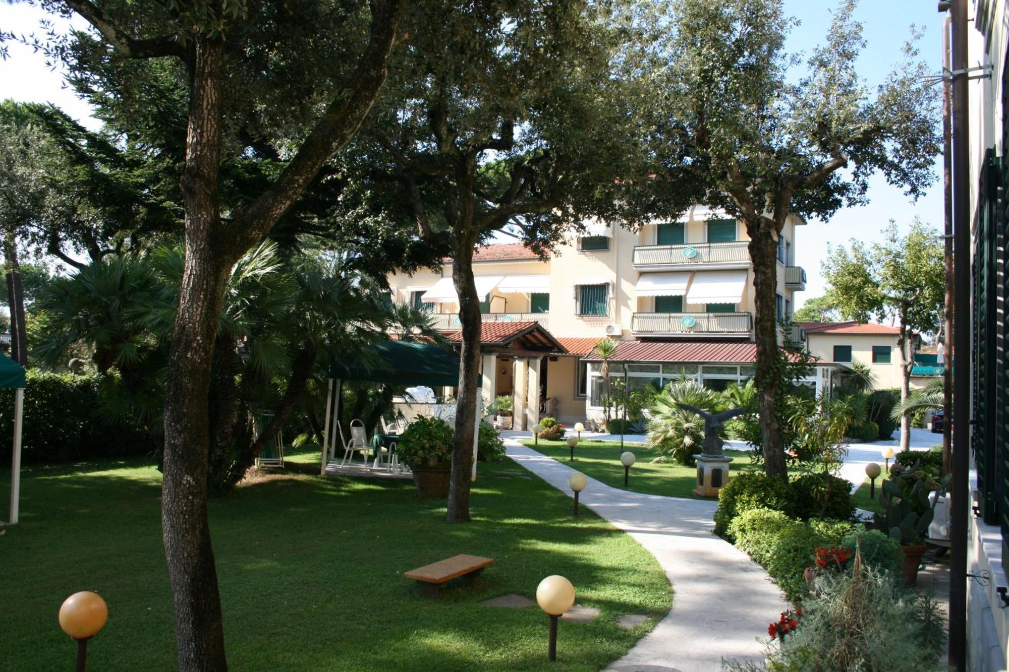 Hotel Verdemare Marina di Pietrasanta Buitenkant foto
