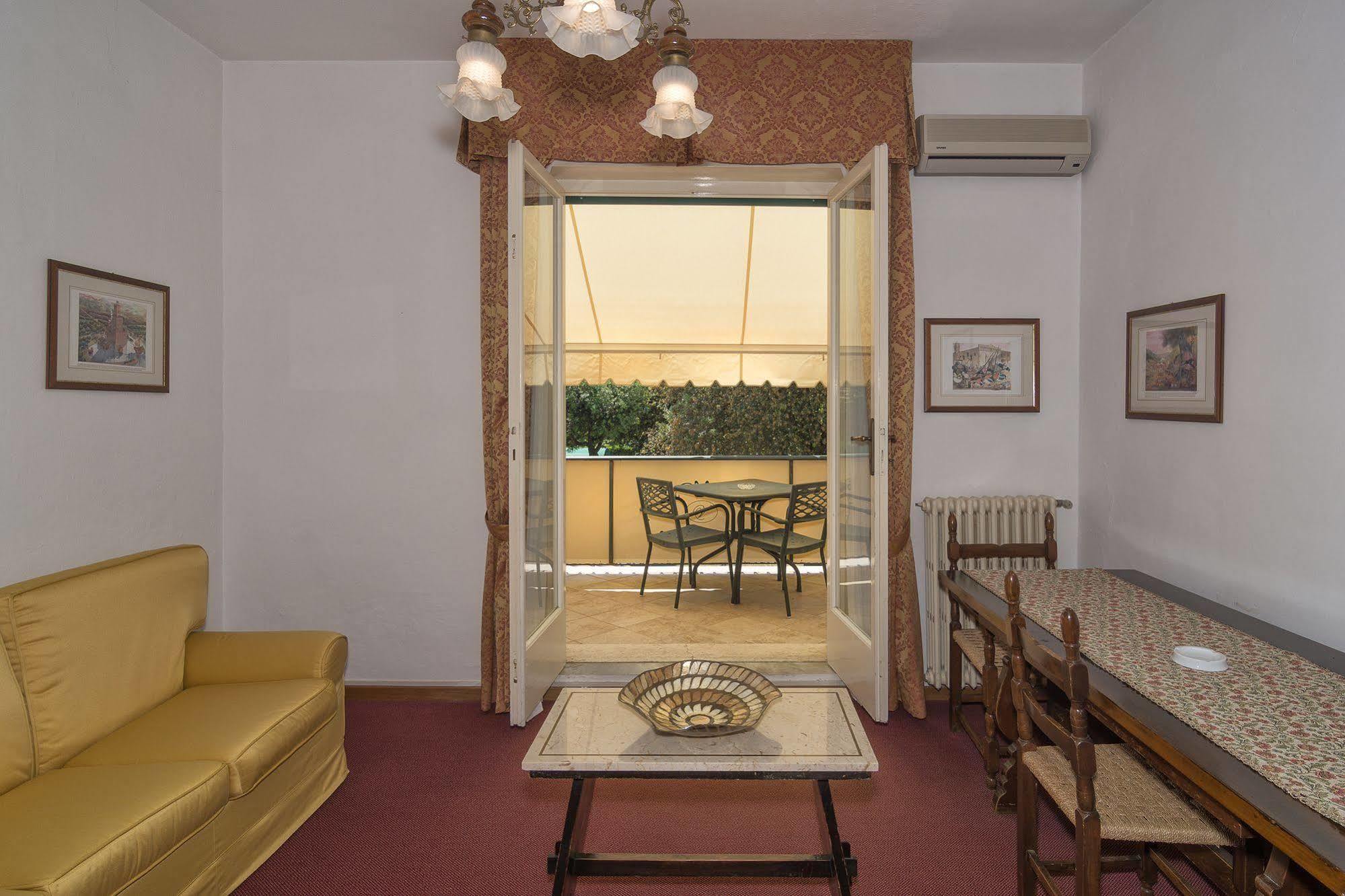 Hotel Verdemare Marina di Pietrasanta Buitenkant foto