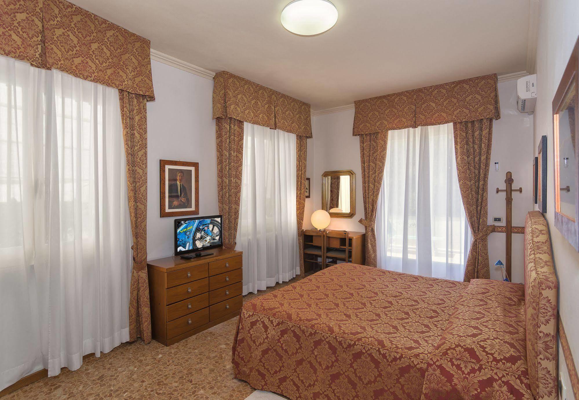 Hotel Verdemare Marina di Pietrasanta Buitenkant foto