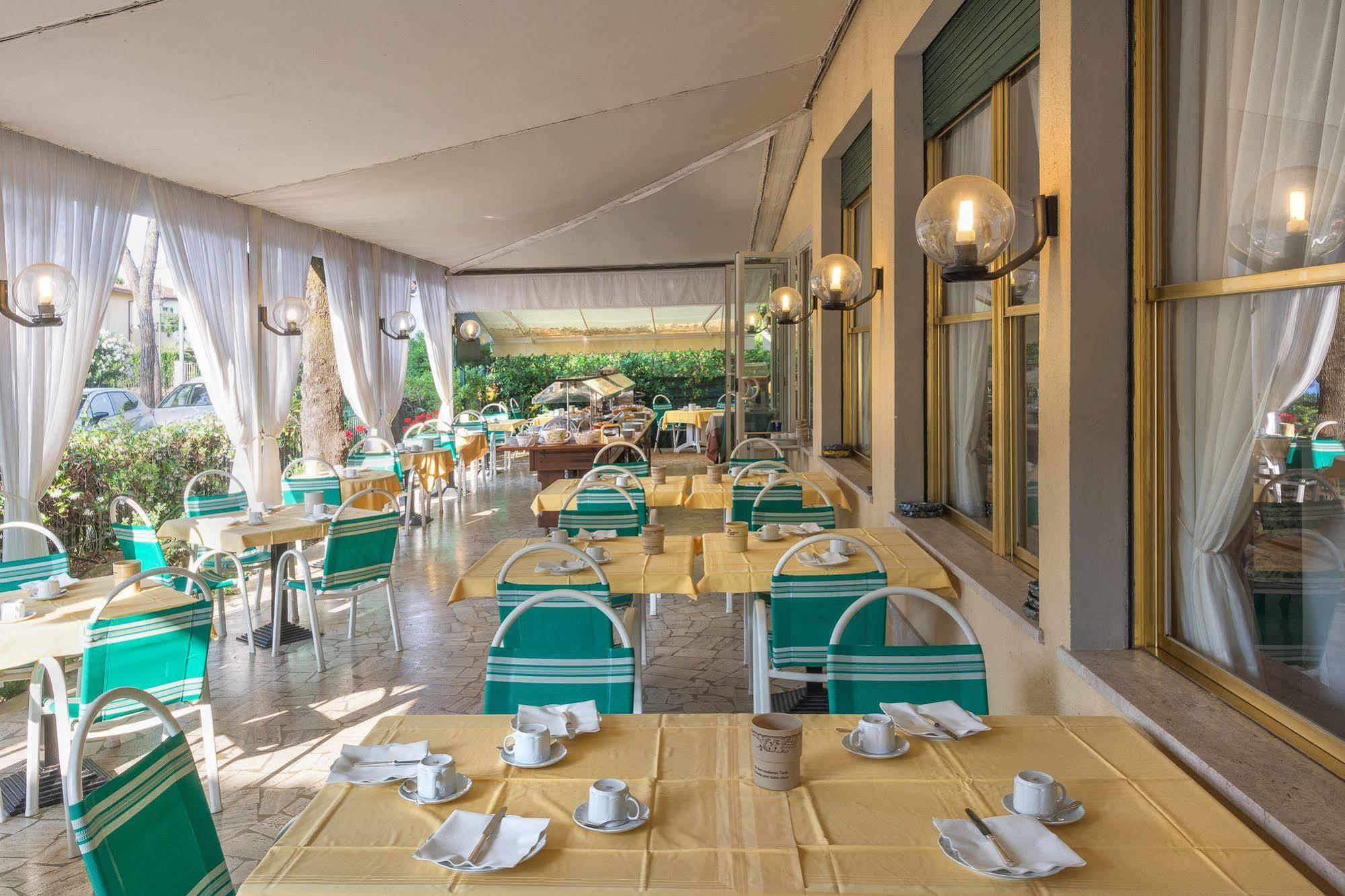 Hotel Verdemare Marina di Pietrasanta Buitenkant foto