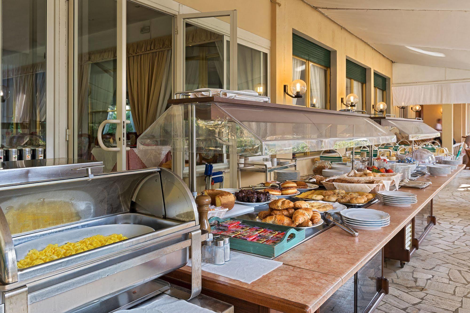 Hotel Verdemare Marina di Pietrasanta Buitenkant foto